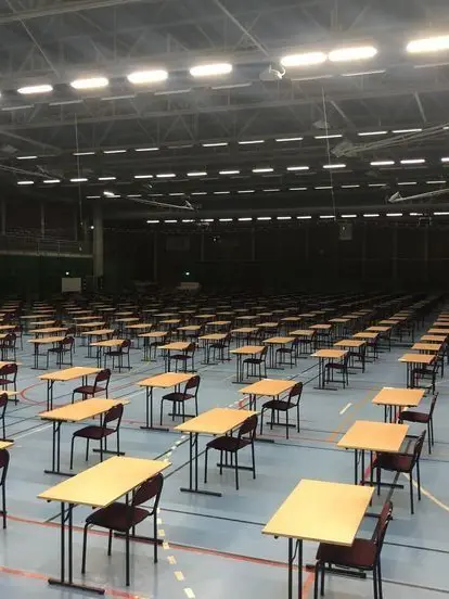 Merhk2의 유령학교