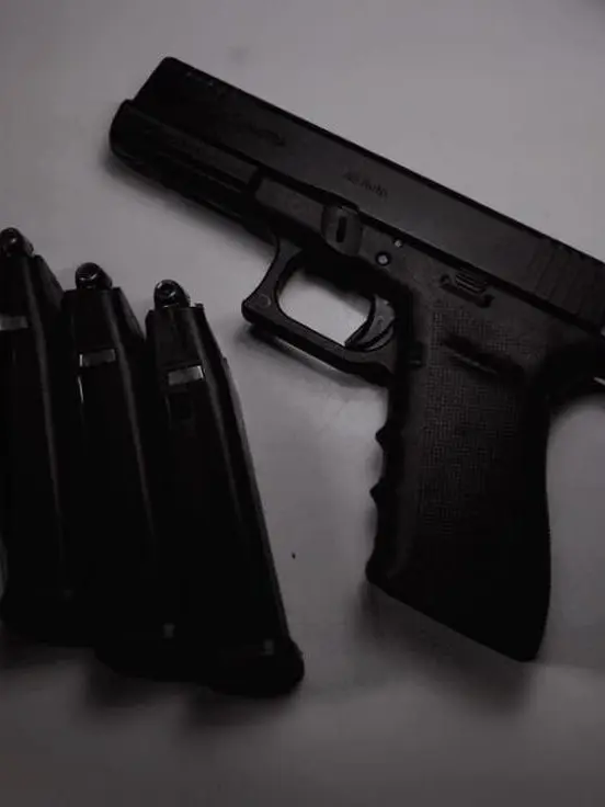 Leave_me_alone.의 One Gun, Three Mags
