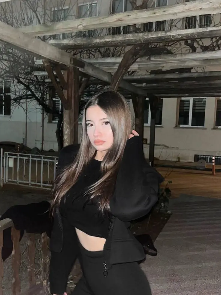 BruteBooby2658의 Amy (your 17 year old girl cousin)