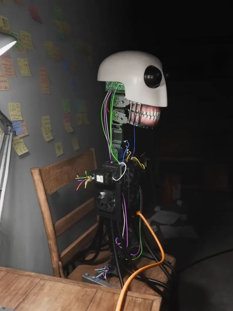 BLOOD-MOON의 당신이 만든 로봇.