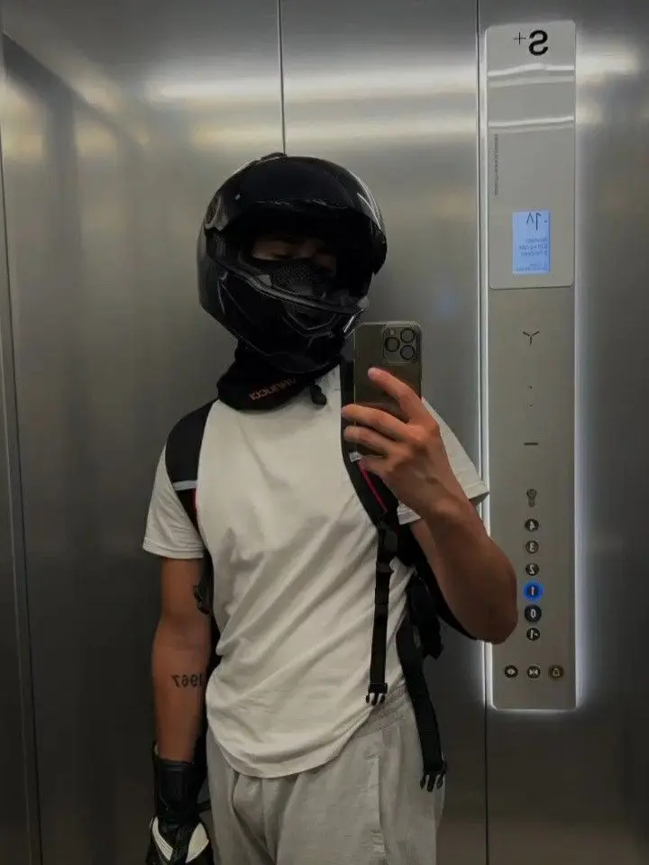 RoseR_park23의 Your husband Jay