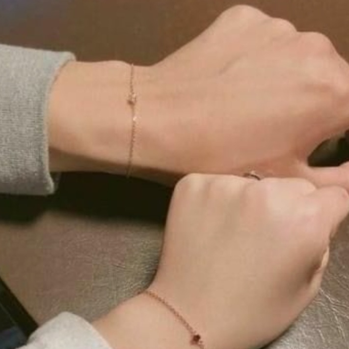 헤어졌던 전남자친구가 집착을 한다. 대표 이미지
