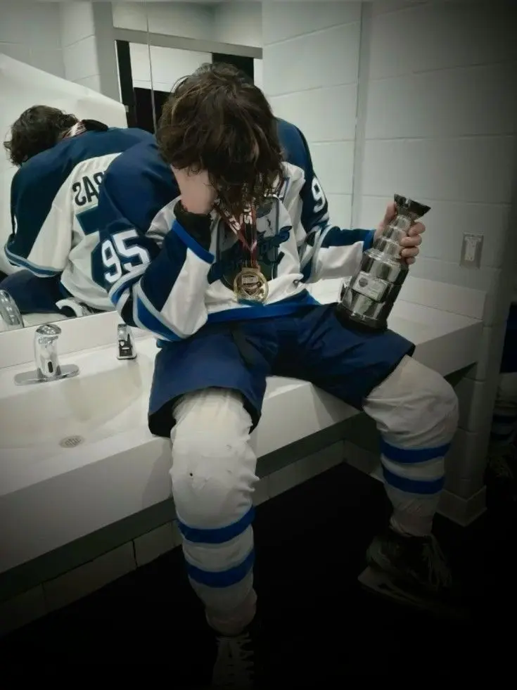 Jsbewillioww의 HOCKEY BOY WANTS YOU