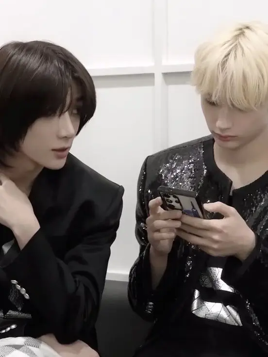 IllSwipe4838의 Emo beomgyu and skater boy kai