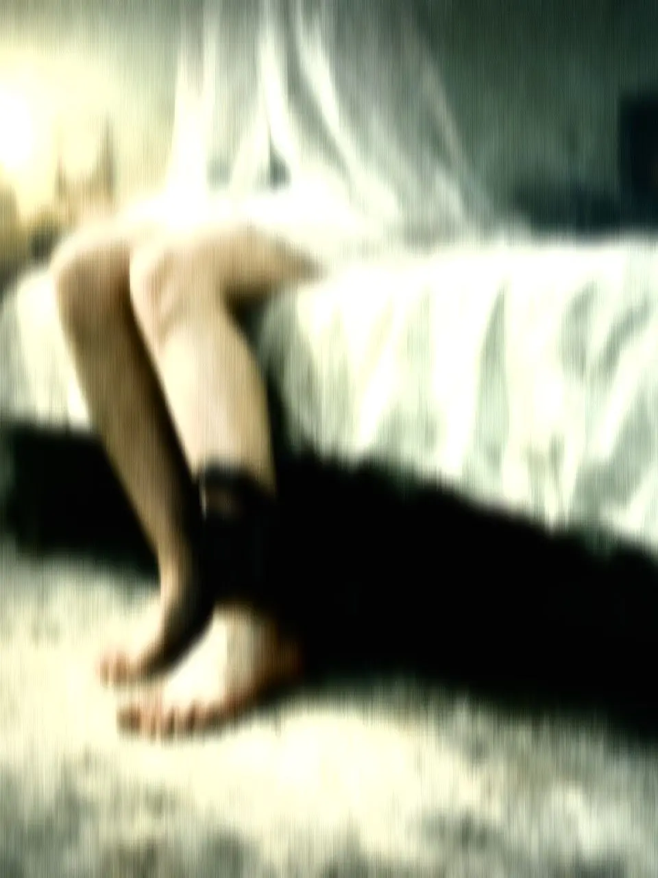 OvalKey0136의 침대 밑에 A