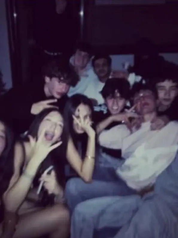 OverlyActor4159의 Friend Group
