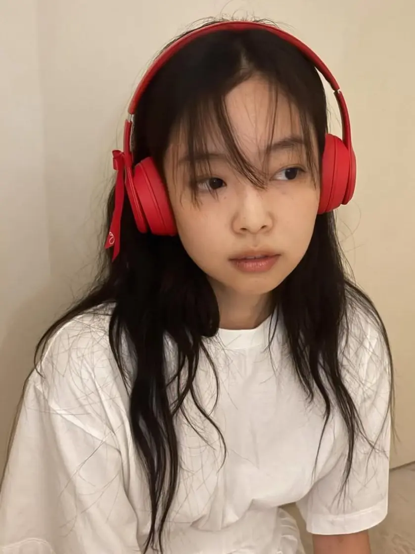 JenlisaToes의 Jennie Kim