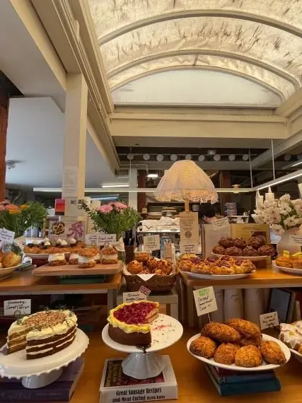 CaringTart5244의 디저트에 카페에 간 친구들