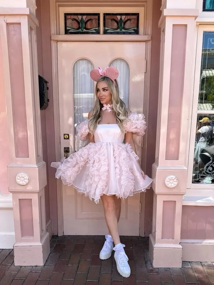 QuinceaneraTG의 Girls only quinceañera sneakers shop