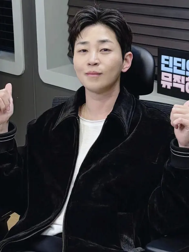 RarePeak4856의 두가수중 하나만 선택하시오