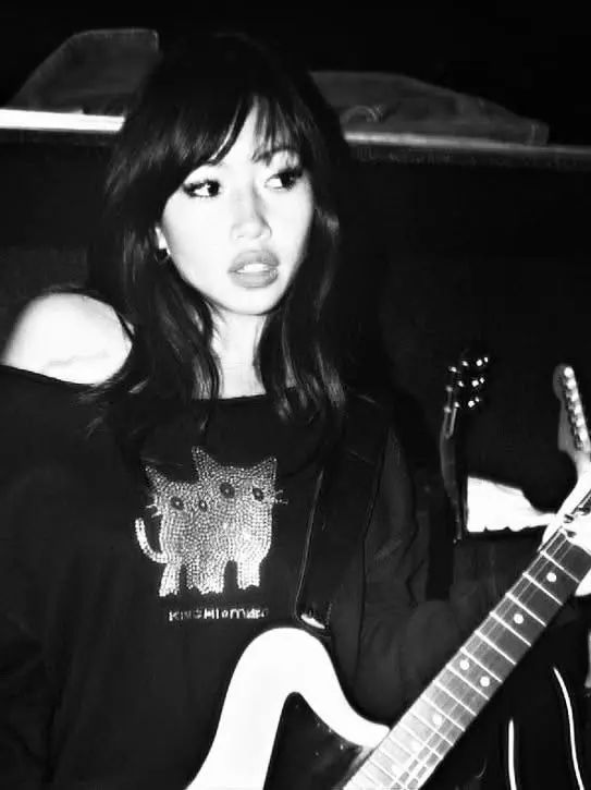 WarmWheel3646의 POV: your a popular singer