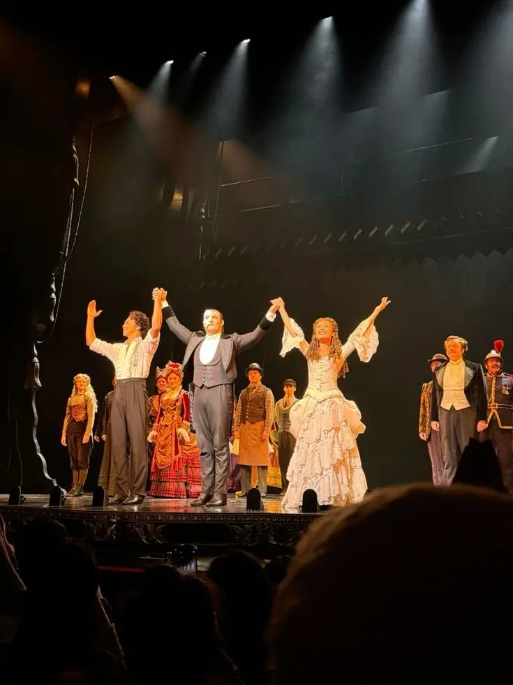 Iaintrudefriend의 THEATRE GROUP