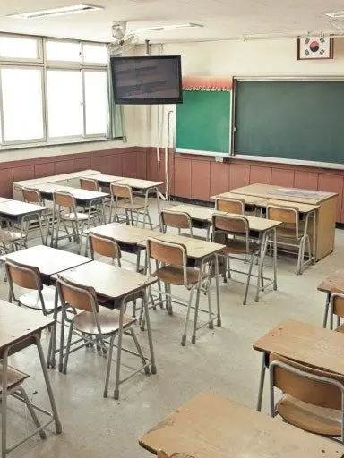 UntidyStool6748의 { 2학년 7반 }갑자기 어려졌다?!