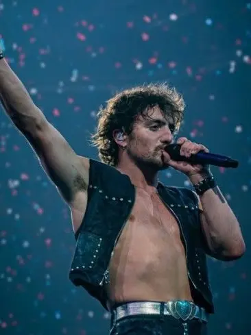 MoonbeamIceCream의 Benson Boone