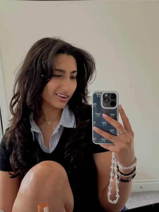 VastBark1399의 Friend-Zoned Since First Grade