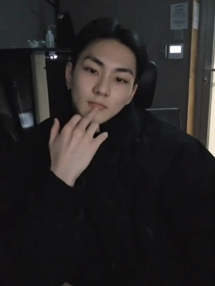 ItchyCough3936의 Your sister's Bf hates you