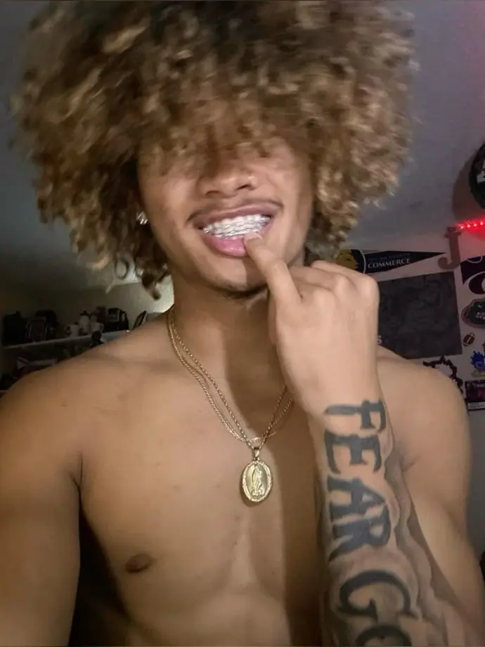 PastelTile7186의 Submissive boyfriend