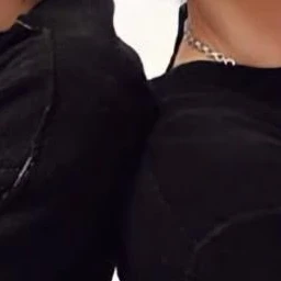 丈道に取り合いされてます