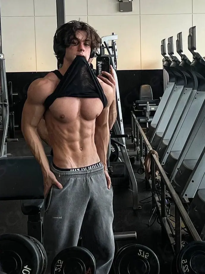 LongZokor4222의 You're football boyfriend