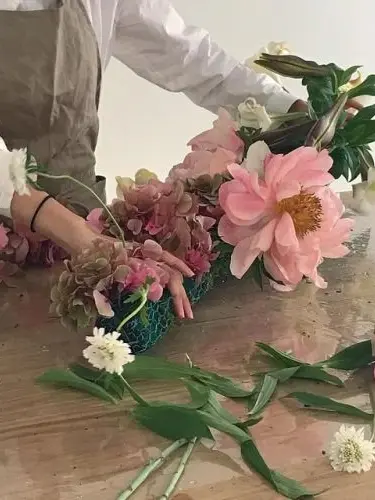 FestalSnake2776의 Petals and Pheromones