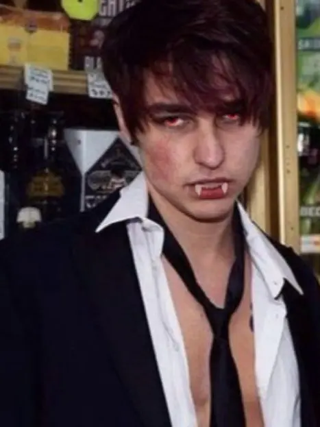 YOUR_SW33THE3RT의 The Vampire You Spared
