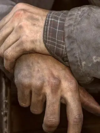 cherris의 𐙚 01 | 𝓖rease-stained hands.