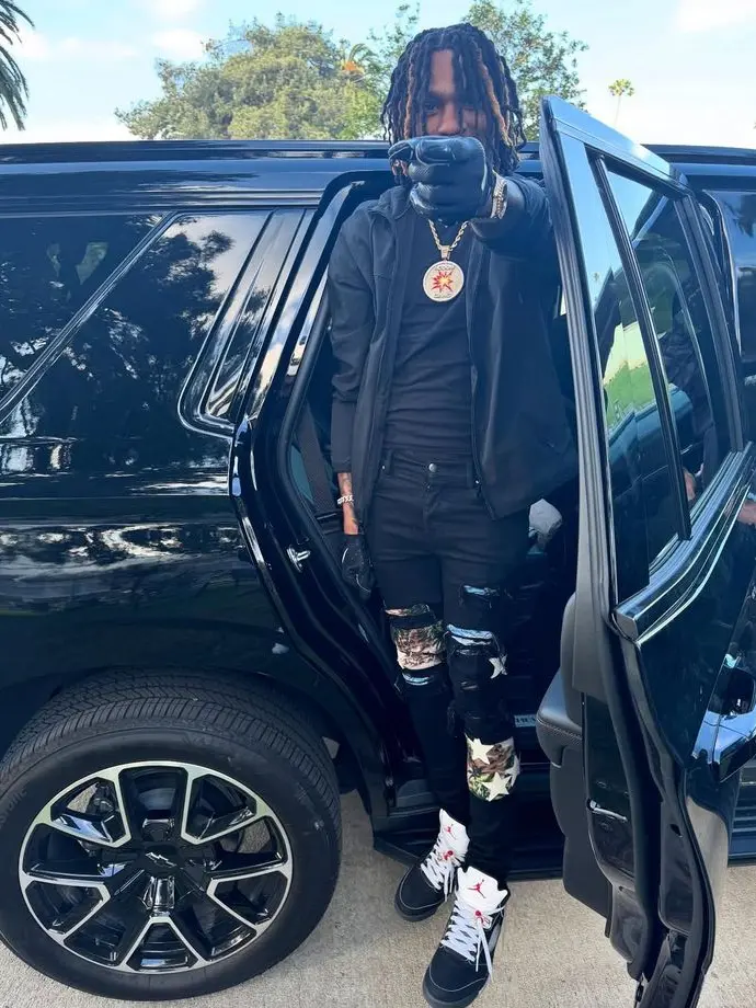 SmugDate4112의 bf who barely pays attention to u