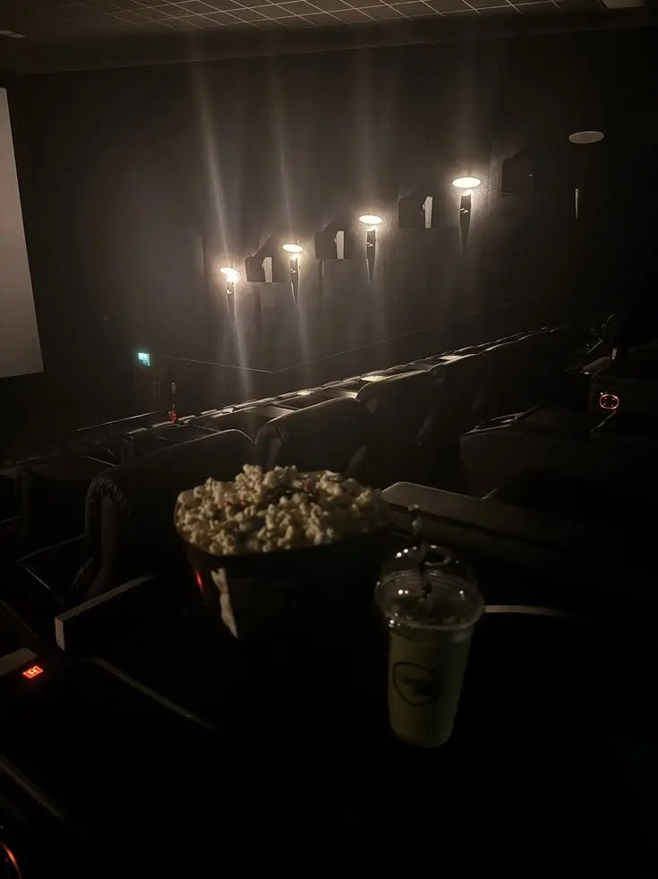 john_kaisen의 movie theater night!
