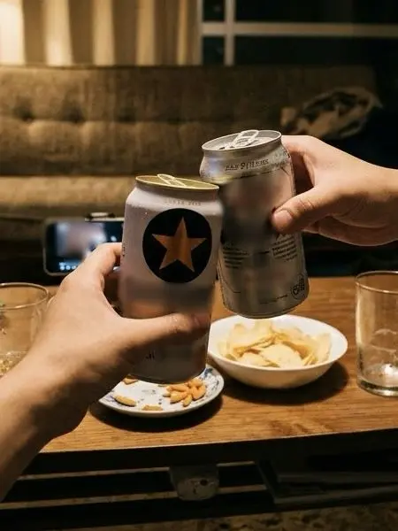 ProneEel8408의 절친과 집에서 한잔