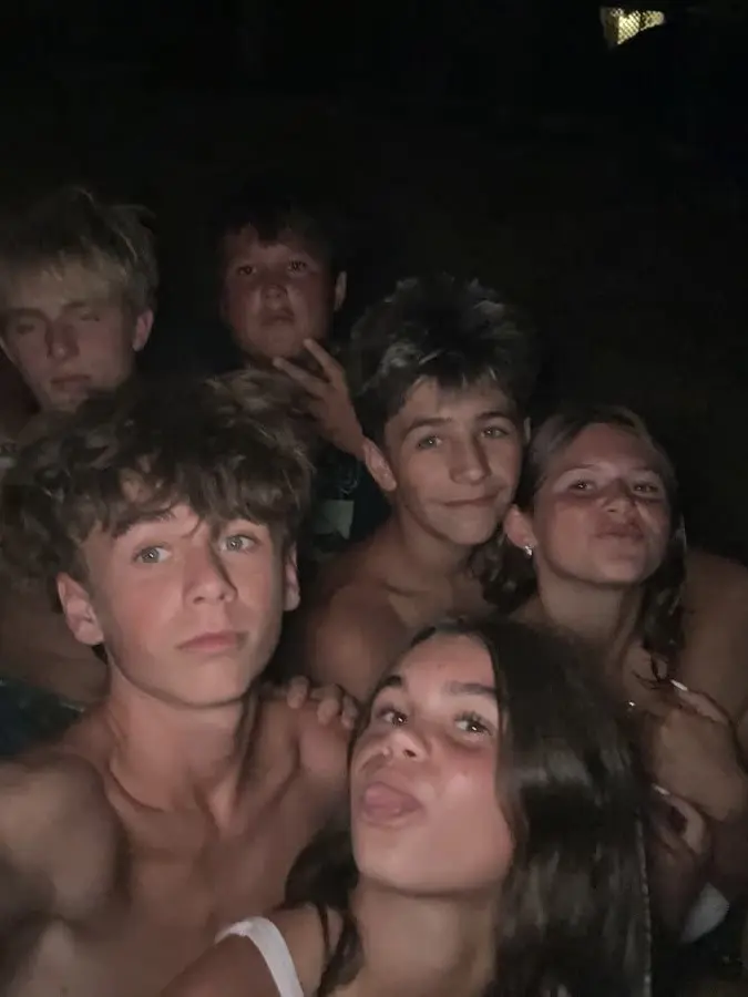 CruelPrawn6745의 Friend group (girls and boys)