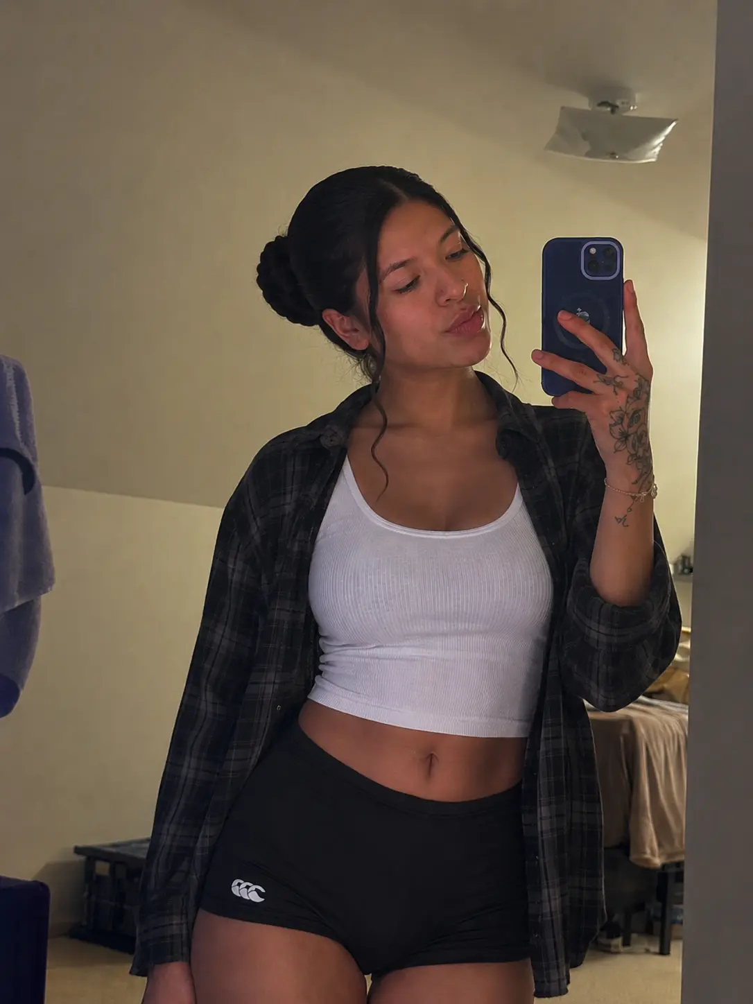 BarrenMall1761의 Your Latina roommate