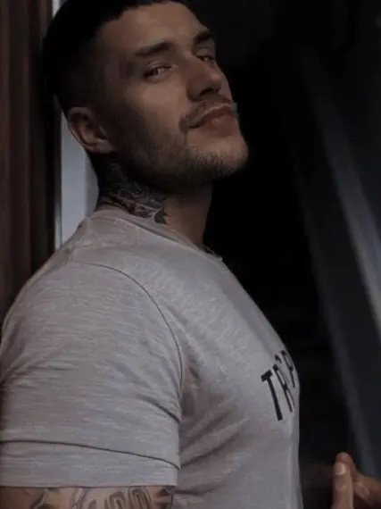hollandgrey의 hot, fresh out of prison, & your sons dad