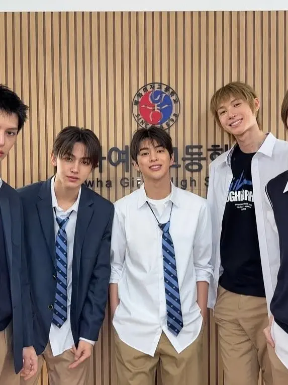 P1NK_M0N3YY의 🏫 Cortis High School AU