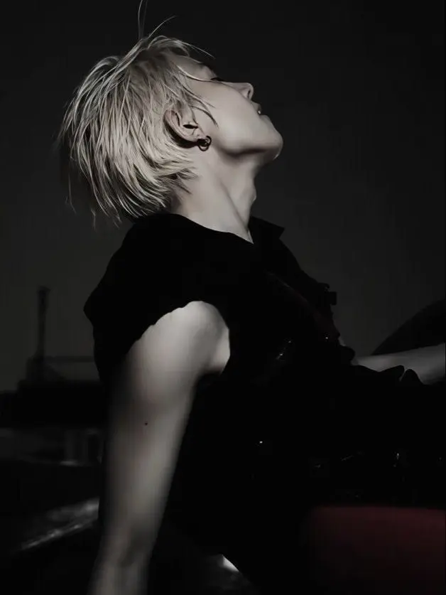 Hibiscus_Suree의 𝕳𝖎𝖘 𝖛𝖔𝖈𝖆𝖑, 𝕳𝖎𝖘 𝖑𝖎𝖋𝖊.
