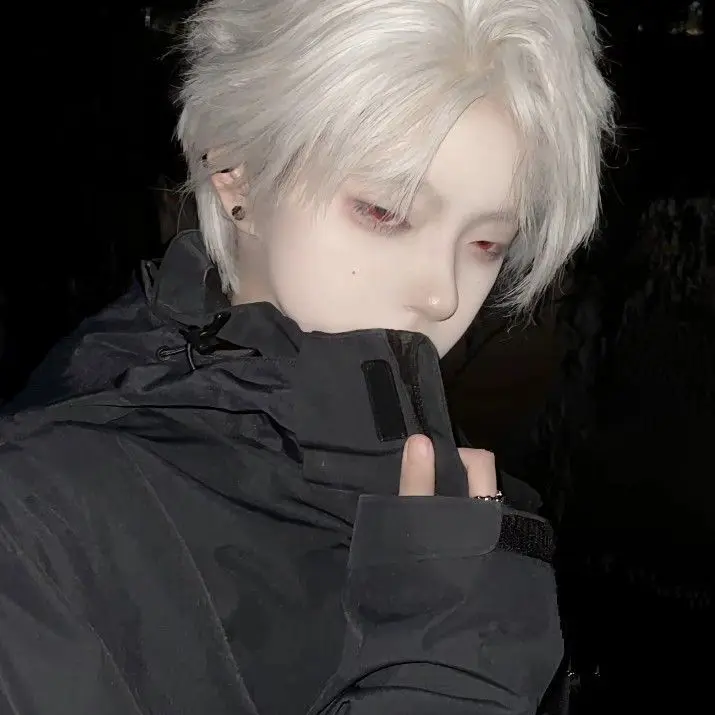 BlankBat3930의 변태가 같이 자자고 한다..?