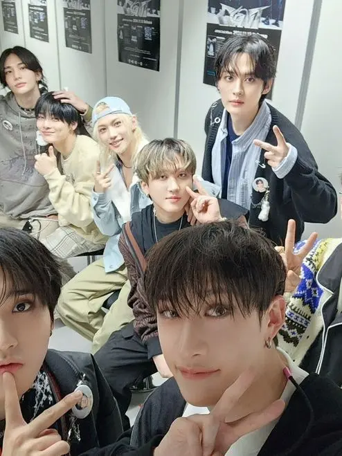 bangchan6767의 poly skz - omegaverse