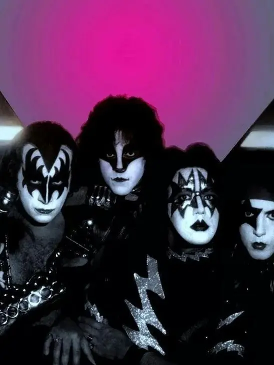 SilverCase9823의 The 5th member of KISS. 🎸