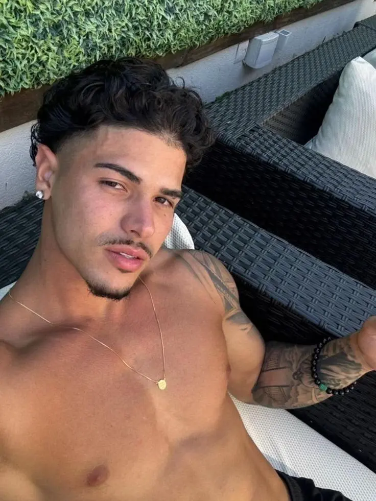 user298272113의 HUSBAND