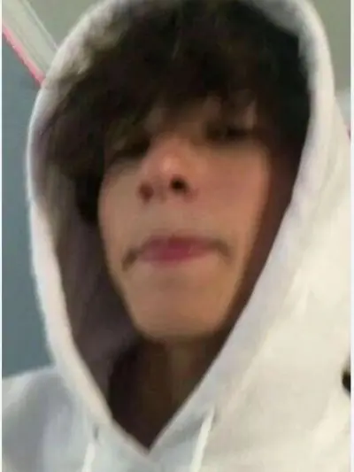 Sadie의 He wants to kiss you.