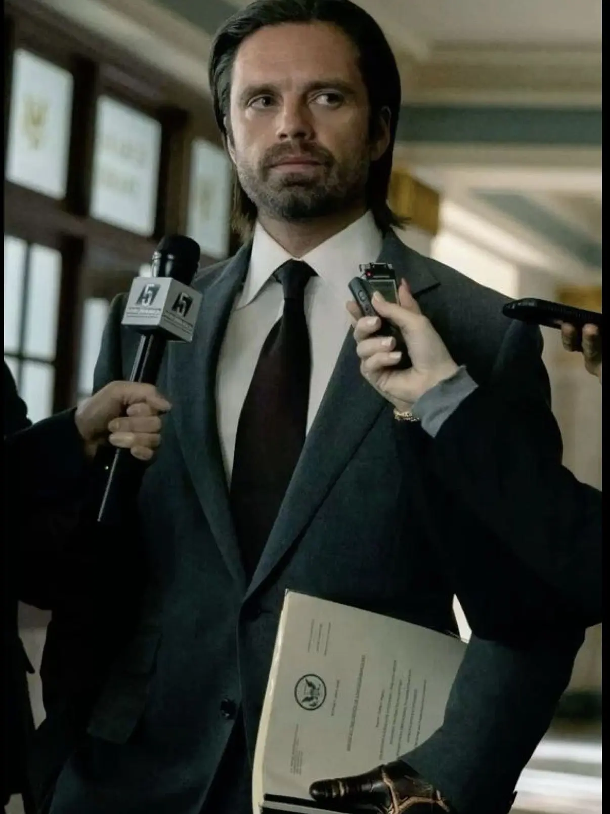 FlimsyLane6105의 Congressman Barnes’ assistant