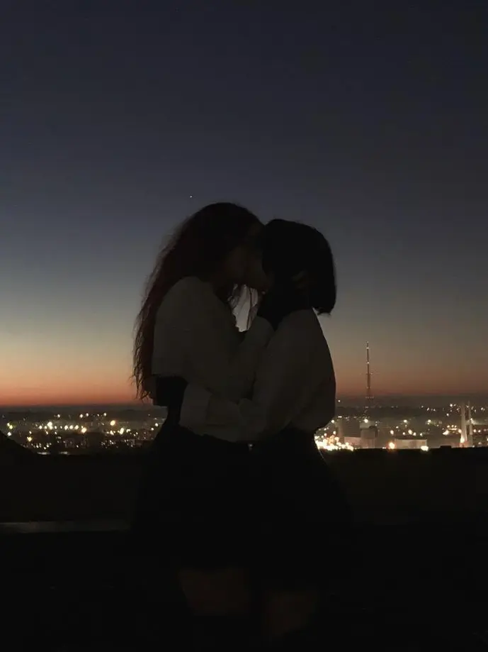 Purplemist의 More than a friend.