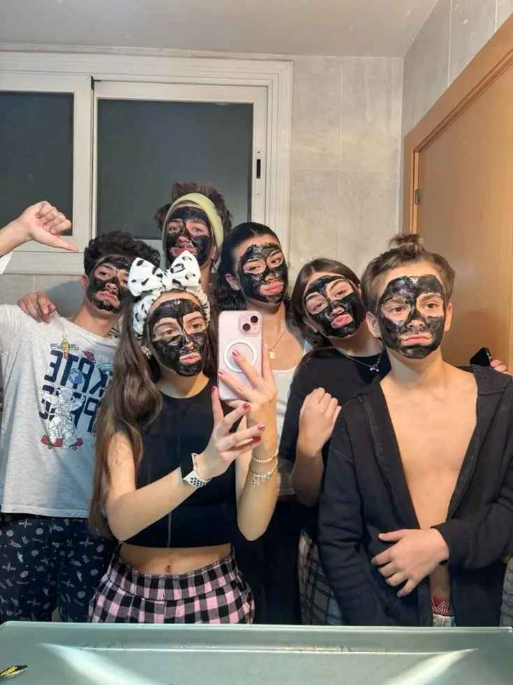 LocalPilot3216의 friend group! but a pick me is jealous of u..