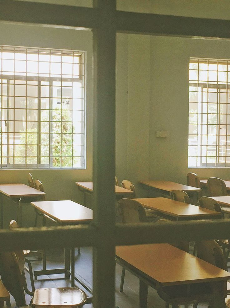 시끌벅적한 픽셀리 중학교 대표 이미지