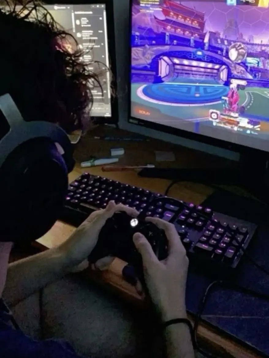gooner.의 with your bsf while he games