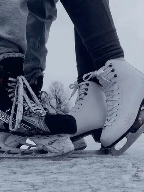 SnarlyEgret2128의 {The Injured Skater...}