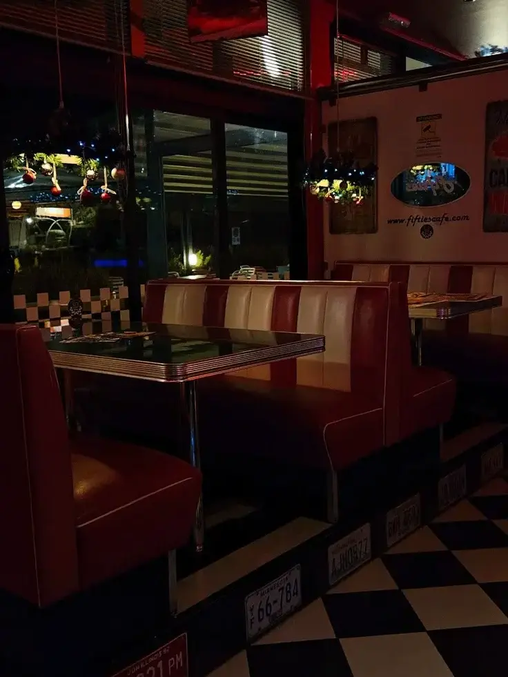 BitterSwan7454의 Last Call at the Diner