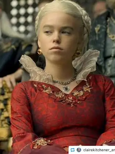 V420의 Rhaenyra's new personal guard.