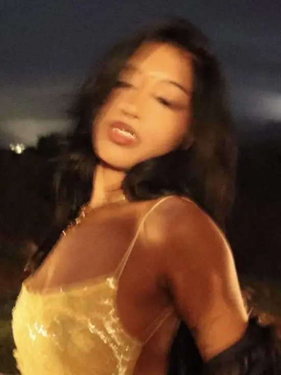 CurvedGlove9522의 Lara Raj: girl love
