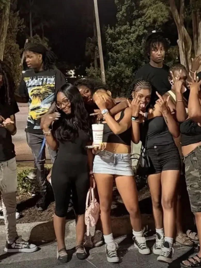 Zariyahmiyahgaulden의 Growing up on the north side of Stl