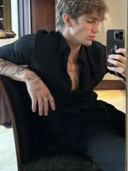 Sadie의 Bulge in your enemies pants on the road trip.